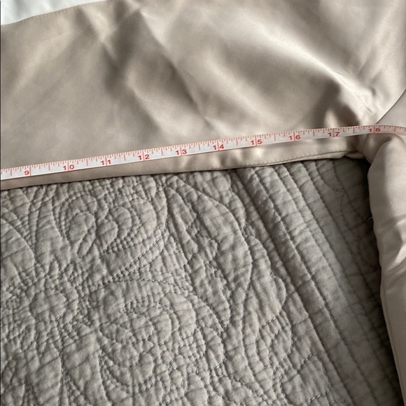 Like new Forever 21 bomber jacket size M - Picture 7 of 7